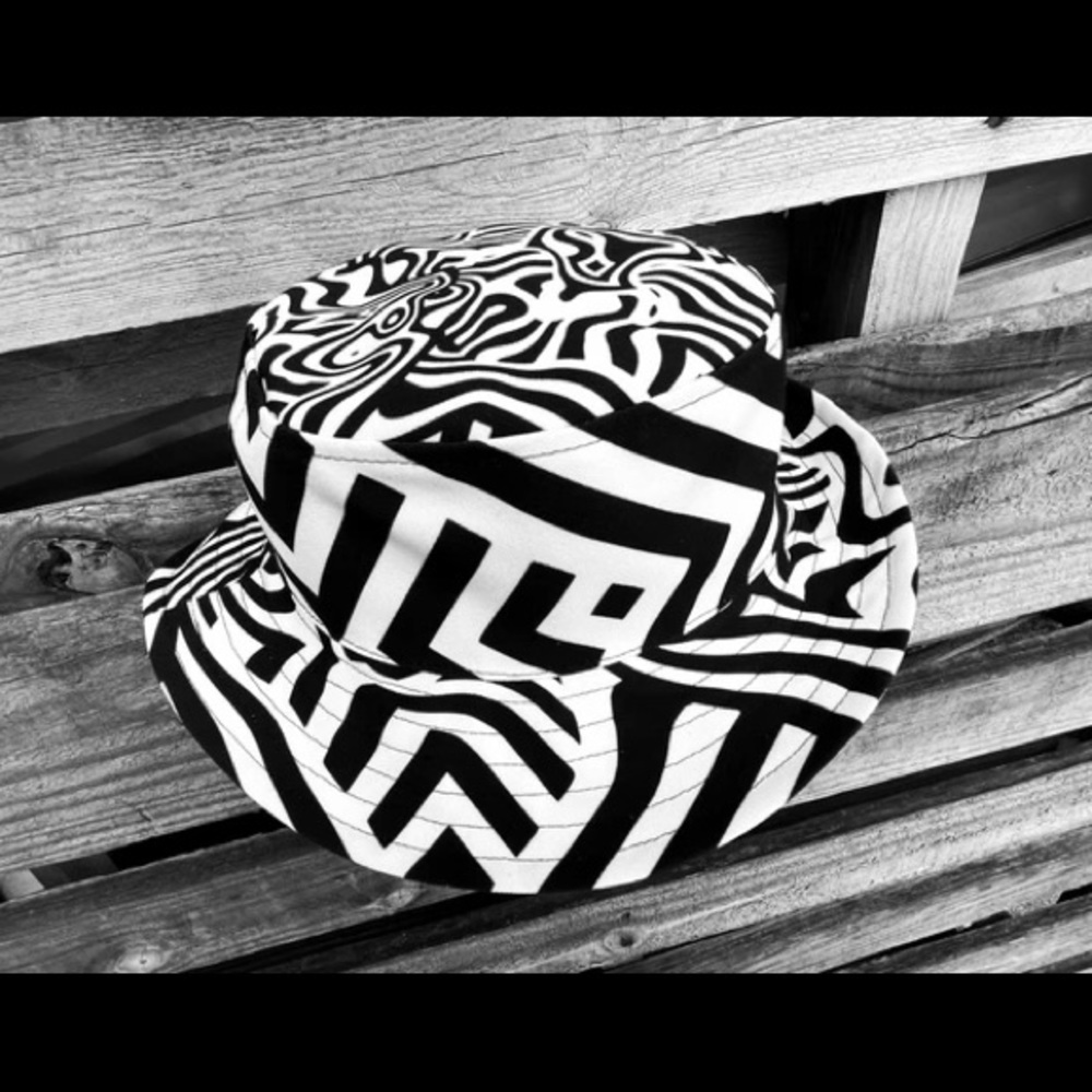 Deep fake *Shining star* bucket hat